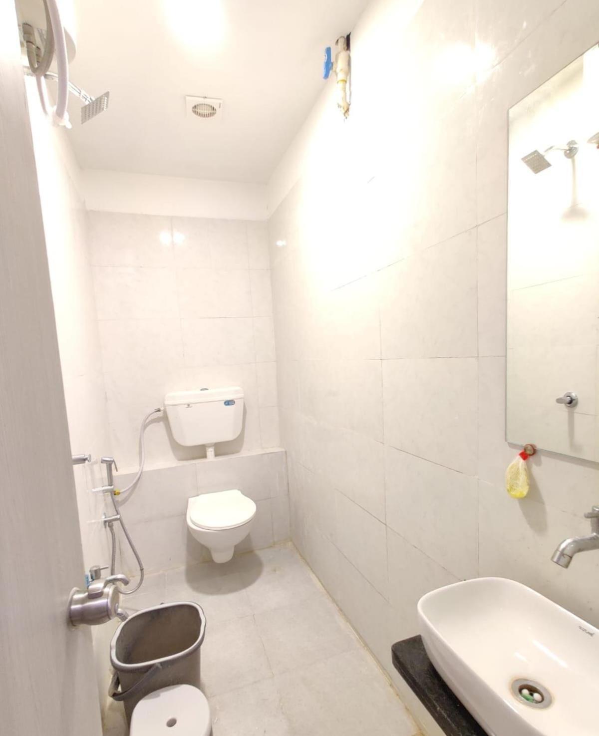 Hotel Selfie Inn อาเมดาบัด ภายนอก รูปภาพ